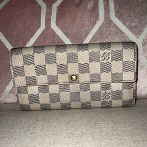 Authentic Louis Vuitton Sarah wallet